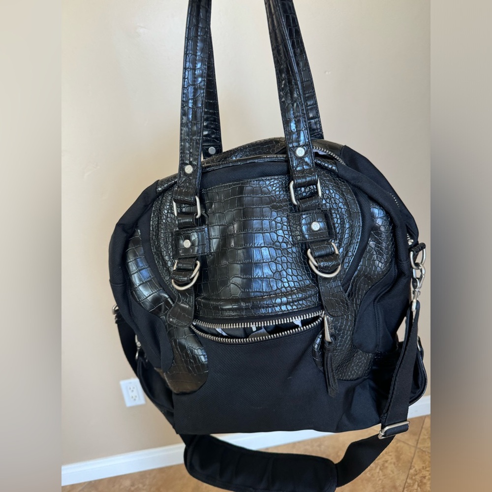 Lululemon daily large shoulder bag/gym bag